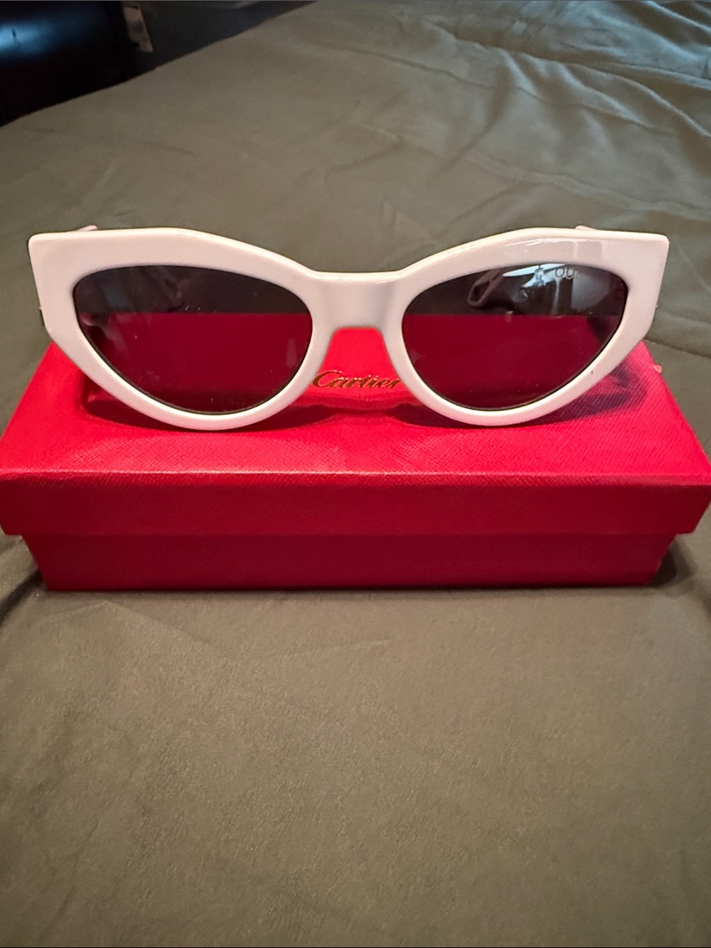 Quay Australia White Cat Eye Sunglasses with Dark Lenses
